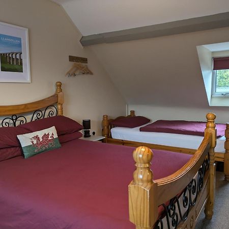 Llangollen Hostel Self-Catering - All Private Bedrooms Екстер'єр фото