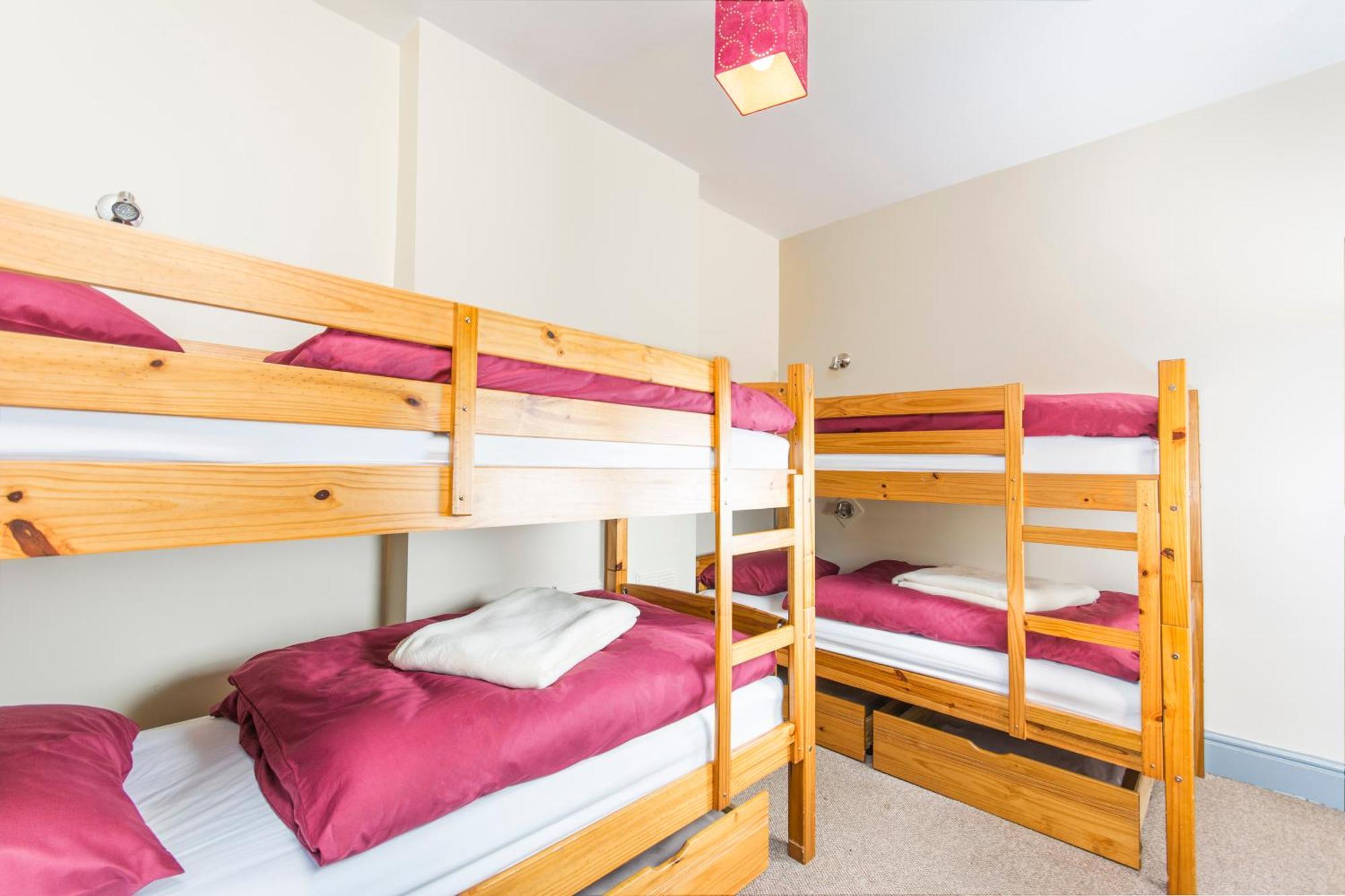 Llangollen Hostel Self-Catering - All Private Bedrooms Екстер'єр фото