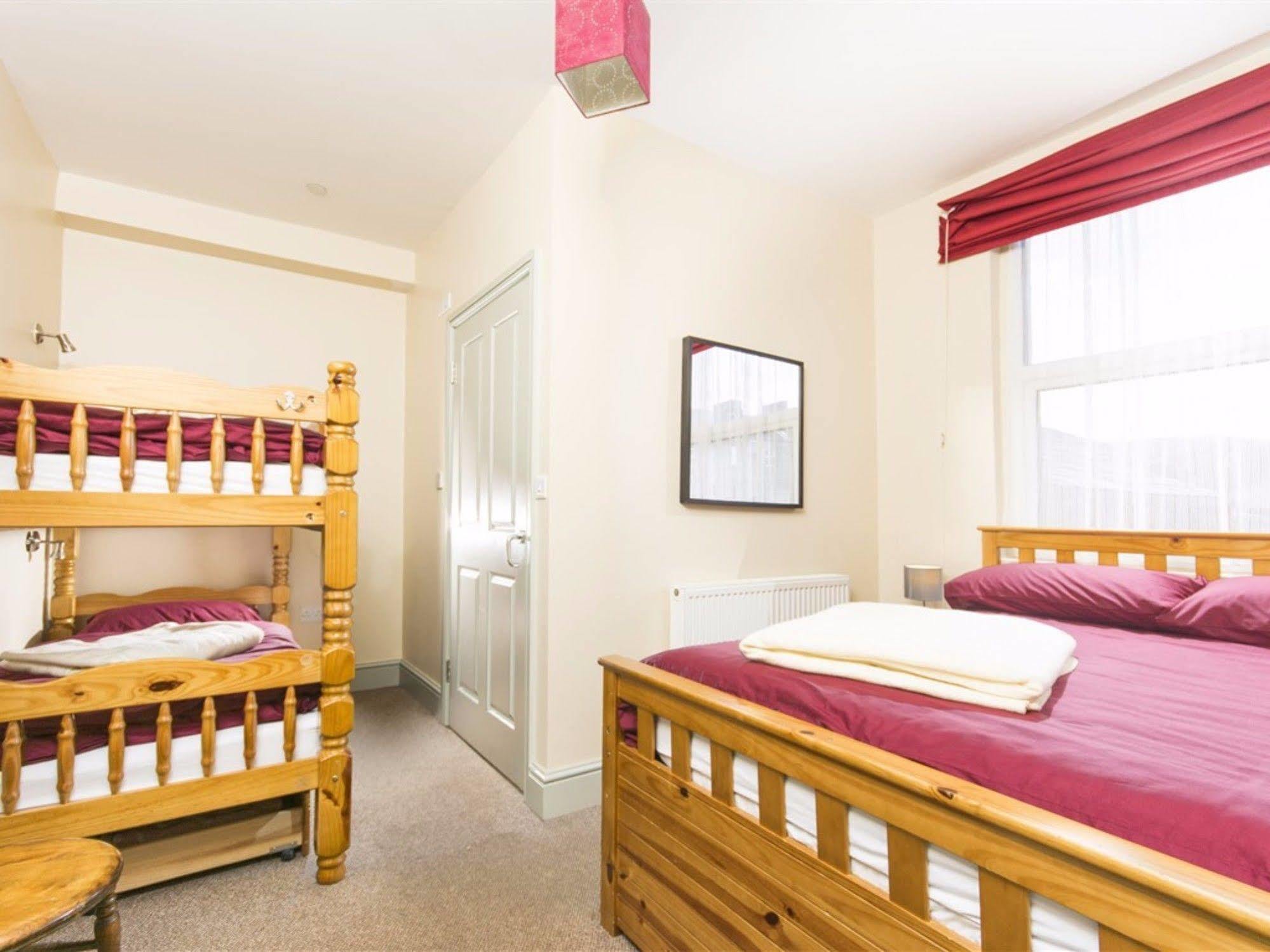 Llangollen Hostel Self-Catering - All Private Bedrooms Екстер'єр фото